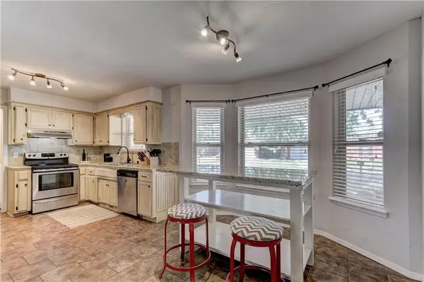 8928 Rambling RD, Oklahoma City, OK 73132