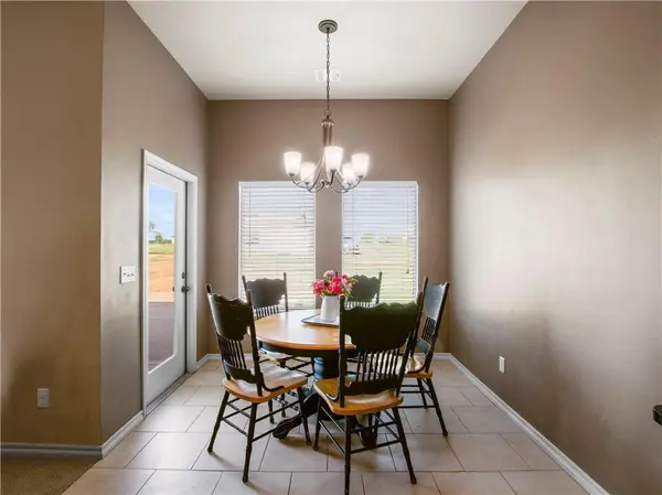 7616 Hawk LN, Guthrie, OK 73044