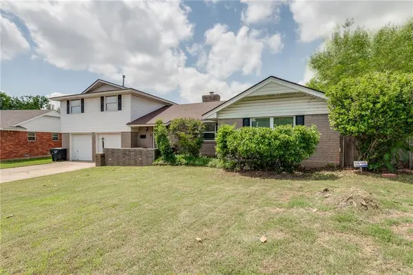 131 Brookside DR, Moore, OK 73160
