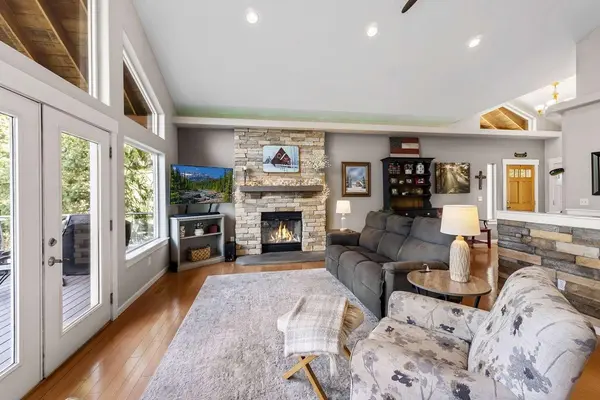 12507 N CHEROKEE Dr, Newman Lake, WA 99025