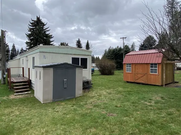 24807 E Trent Ave, Newman Lake, WA 99025