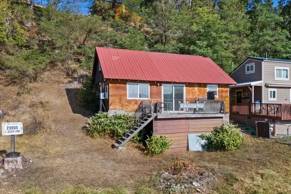23605 E Beach Ln, Newman Lake, WA 99025
