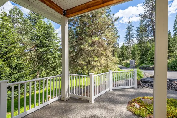 7909 N Garry Ln, Newman Lake, WA 99025