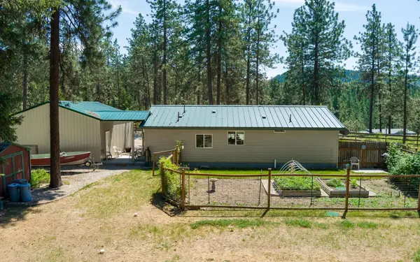 3255 Evergreen Dr, Valley, WA 99181