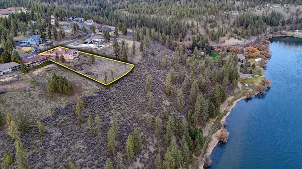 10673 W Lakeside Ln, Nine Mile Falls, WA 99026-0000