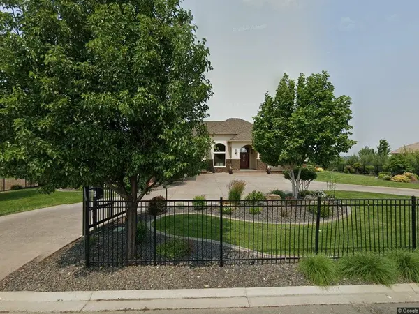 8712 Dune Lake Rd, Moses Lake, WA 98837