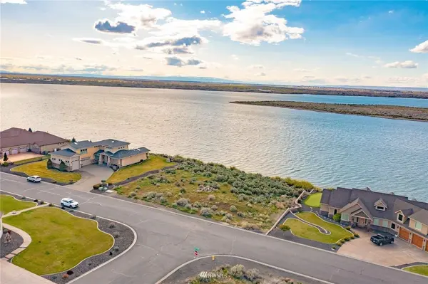 8712 Dune Lake Rd, Moses Lake, WA 98837