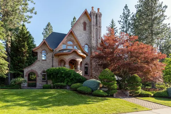 2010 E Pinecrest Rd, Spokane, WA 99203