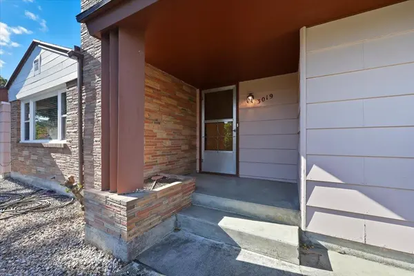 3019 N Locust Rd, Millwood, WA 99206