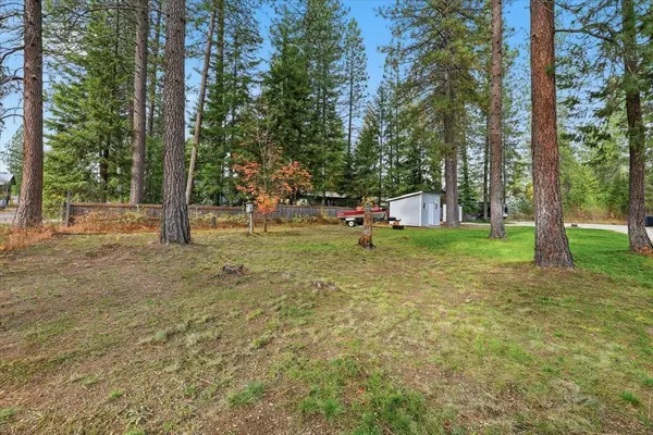 40406 N Shore Dr, Loon Lake, WA 99148
