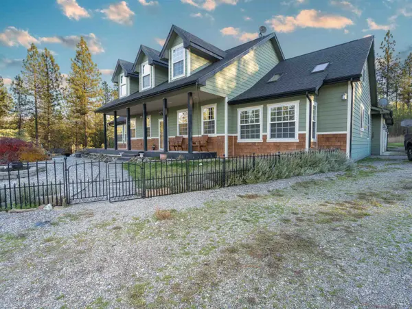 20701 W South Bank Rd, Nine Mile Falls, WA 99026