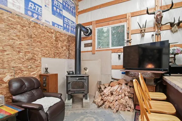 10621 N Whispering Pines Ln, Elk, WA 99009