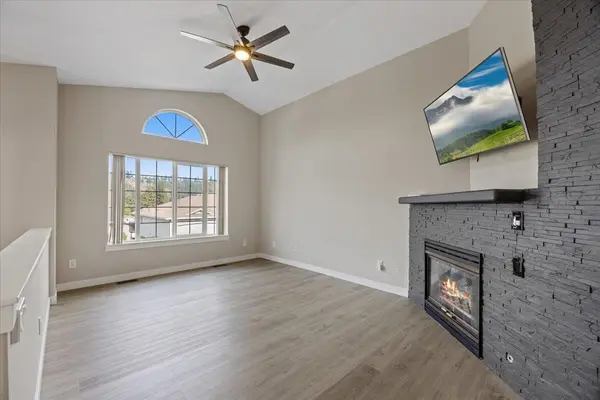 619 W Persimmon Ln, Spokane, WA 99224