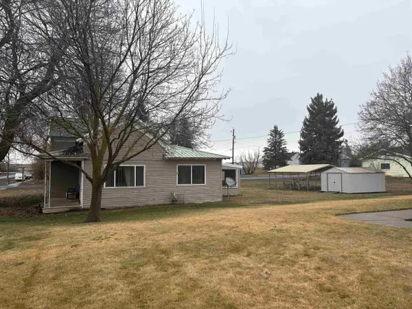 208 N 3rd St, Harrington, WA 99134