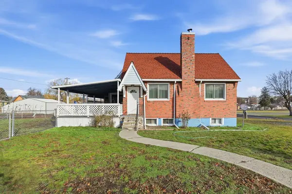 202 W Nob Hill St, St John, WA 99171