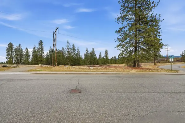 8822 E Vista Park Dr, Spokane, WA 99217