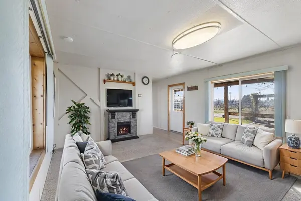 6224 N Starr Rd, Newman Lake, WA 99025