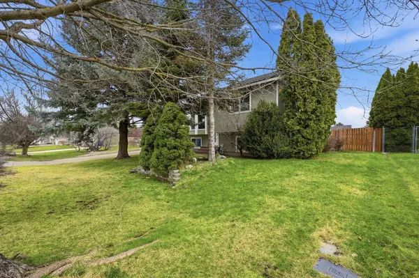 5614 N Canal Rd, Newman Lake, WA 99025