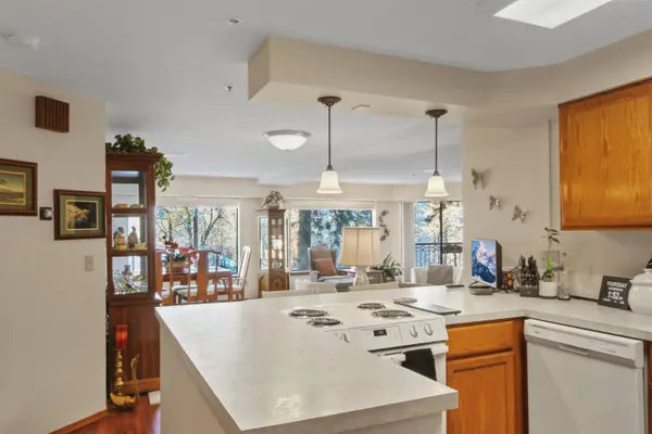 221 E Rockwood Blvd #219, Spokane, WA 99202-0000