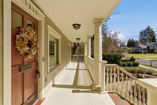 1215 E Overbluff Rd, Spokane, WA 99203