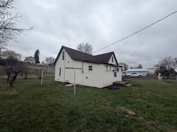215 SE Milmont St, Wilbur, WA 99185