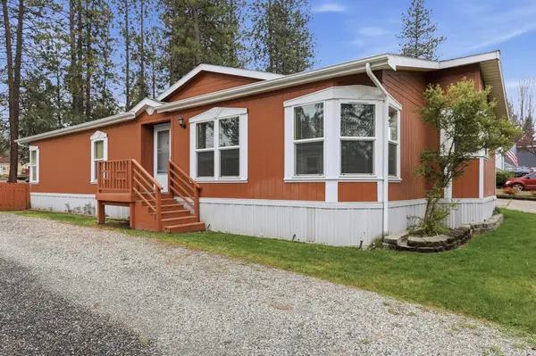 14820 N Chesapeake Ln, Mead, WA 99021