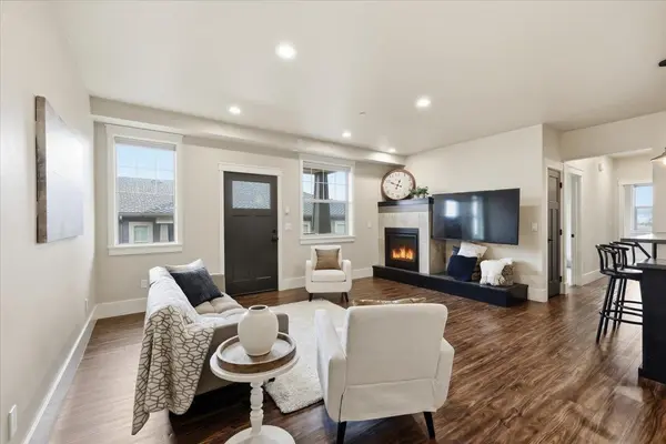 24493 E Pinnacle Ct #Unit E, Liberty Lake, WA 99019