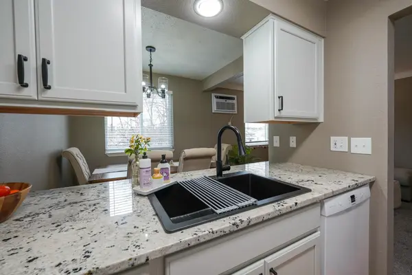 222 N Hutchinson Rd #204, Spokane Valley, WA 99212