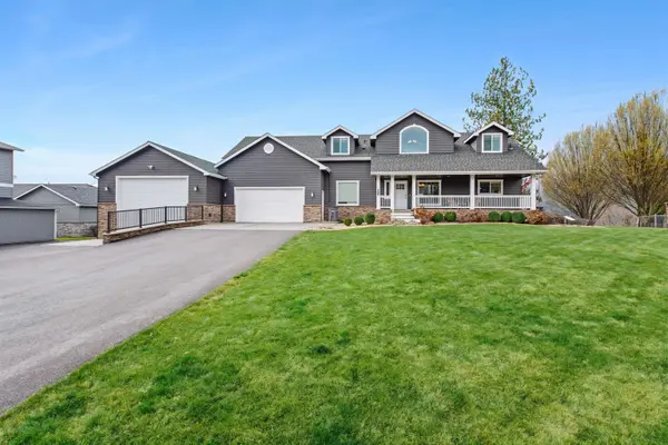 6625 N Long Lake Dr, Nine Mile Falls, WA 99026