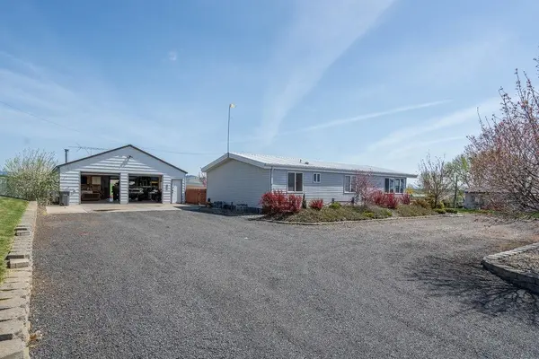 810 N 1st St, Garfield, WA 99103