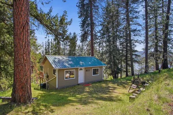 14149 N Shallow Beach Ln, Newman Lake, WA 99025