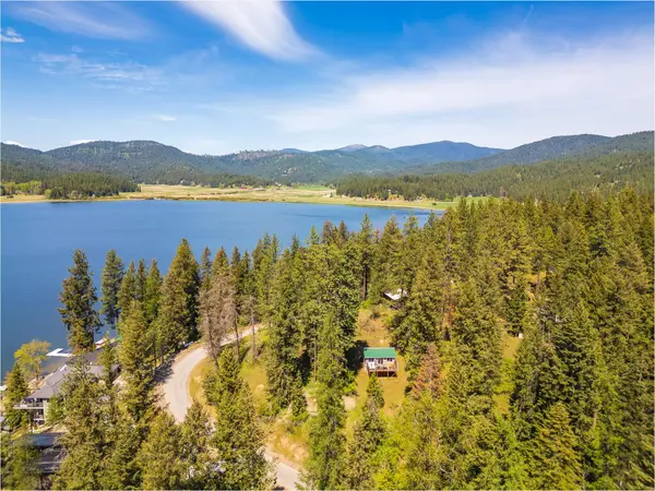 14149 N Shallow Beach Ln, Newman Lake, WA 99025