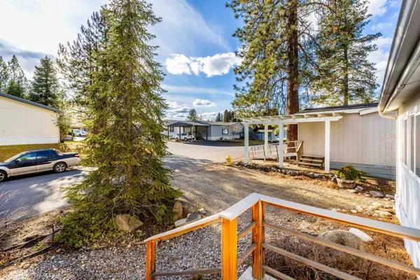 3103 E Vicksburg Ln, Mead, WA 99021
