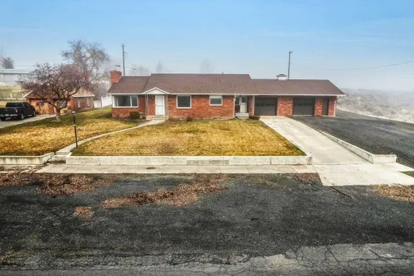 319 E 3rd Ave, Lind, WA 99341