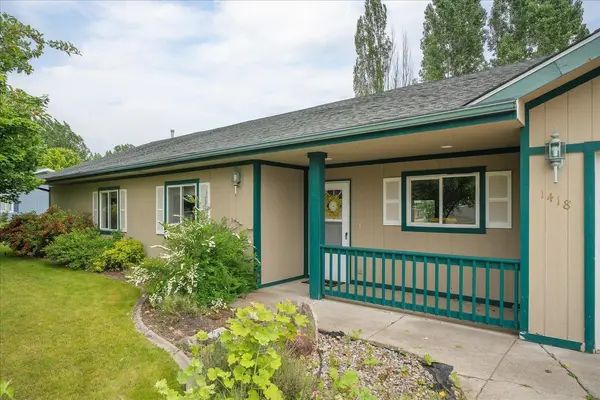 1418 E 3rd St, Deer Park, WA 99006
