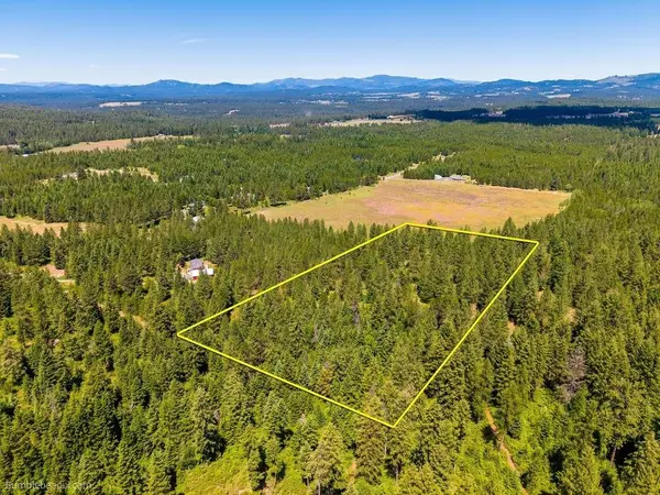 10307 E Jasmine Ln, Chattaroy, WA 99003