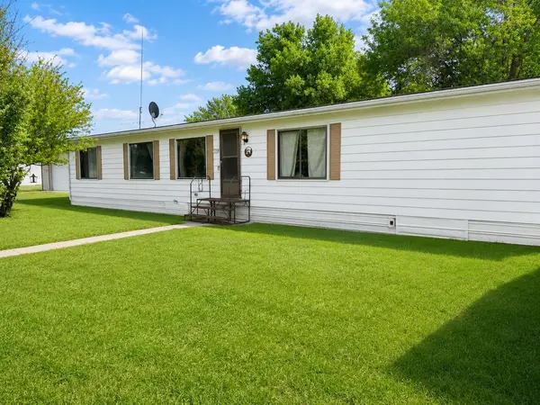204 E Oak St,  St John,  WA 99171-8807