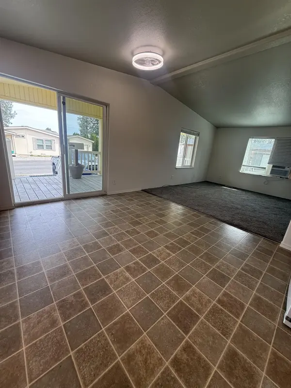 3412 E Valley Forge Ln, Mead, WA 99021