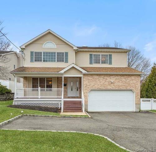 1 Fairway DR, Old Bethpage, NY 11804