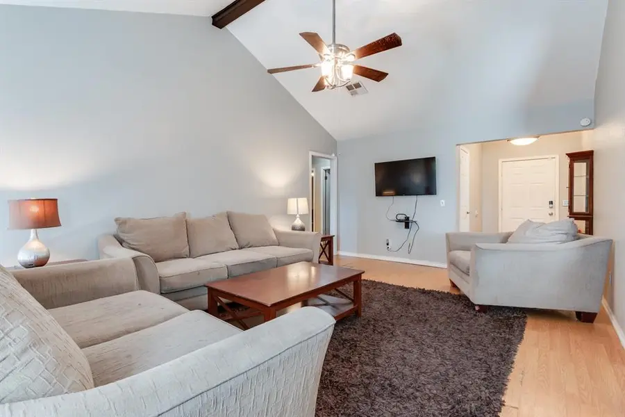 8916 Aaron DR, Oklahoma City, OK 73132