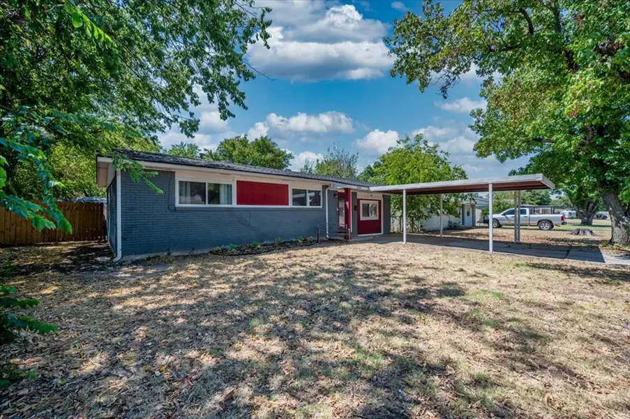 604 SW 14th ST, Moore, OK 73160
