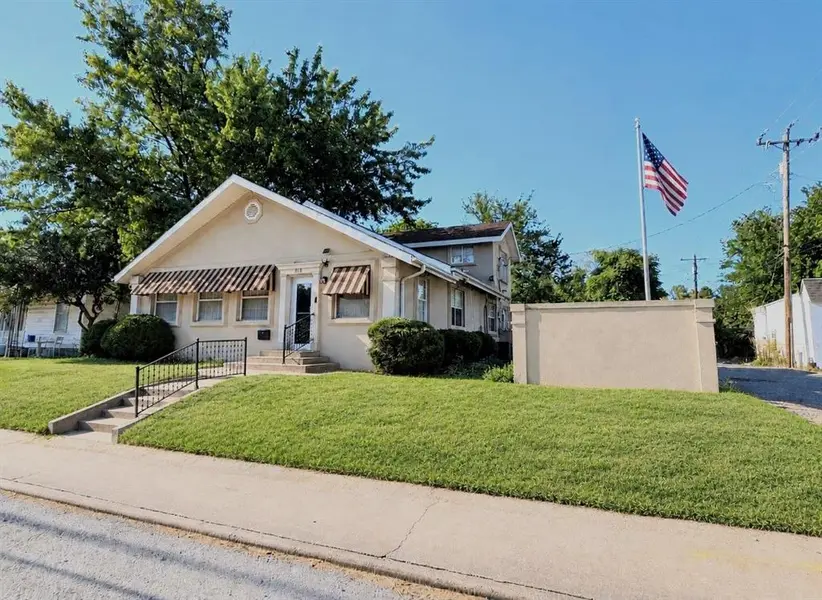 318 W Highland ST, Shawnee, OK 74801