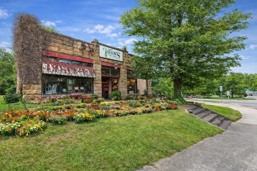 10 University Ave, Sewanee, TN 37375