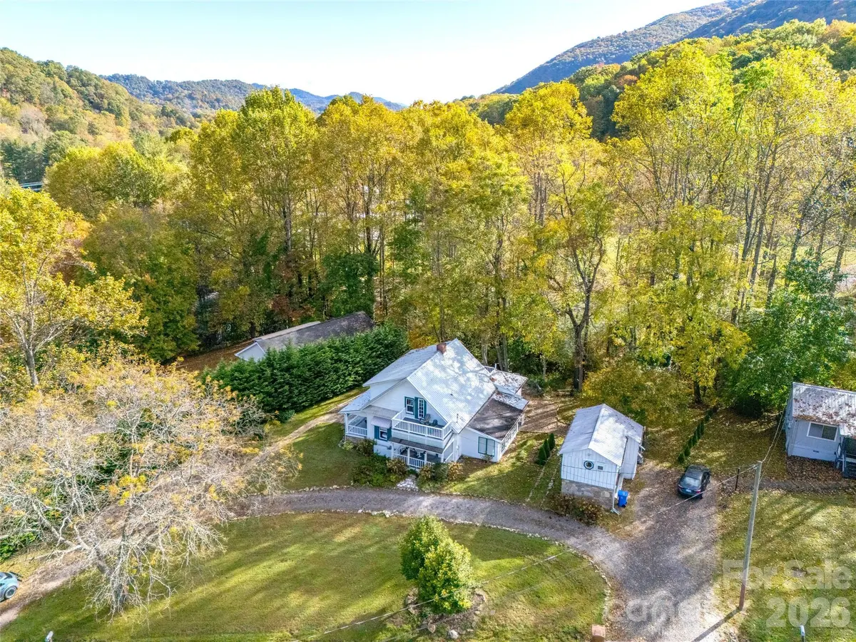 125 Timberline DR, Maggie Valley, NC 28751
