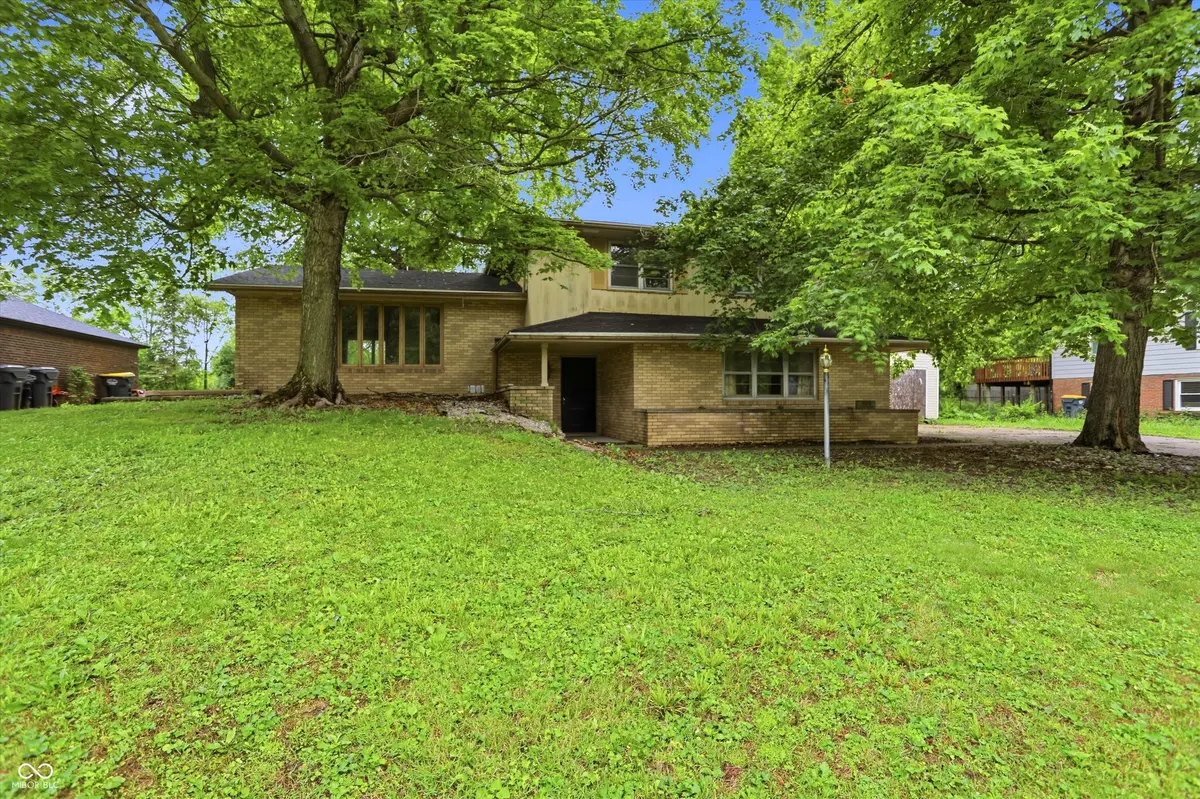 826 Yorkshire RD, Anderson, IN 46012