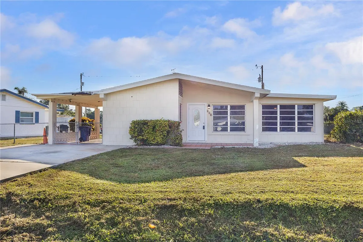 275 LAKEVIEW DR, North Fort Myers, FL 33917