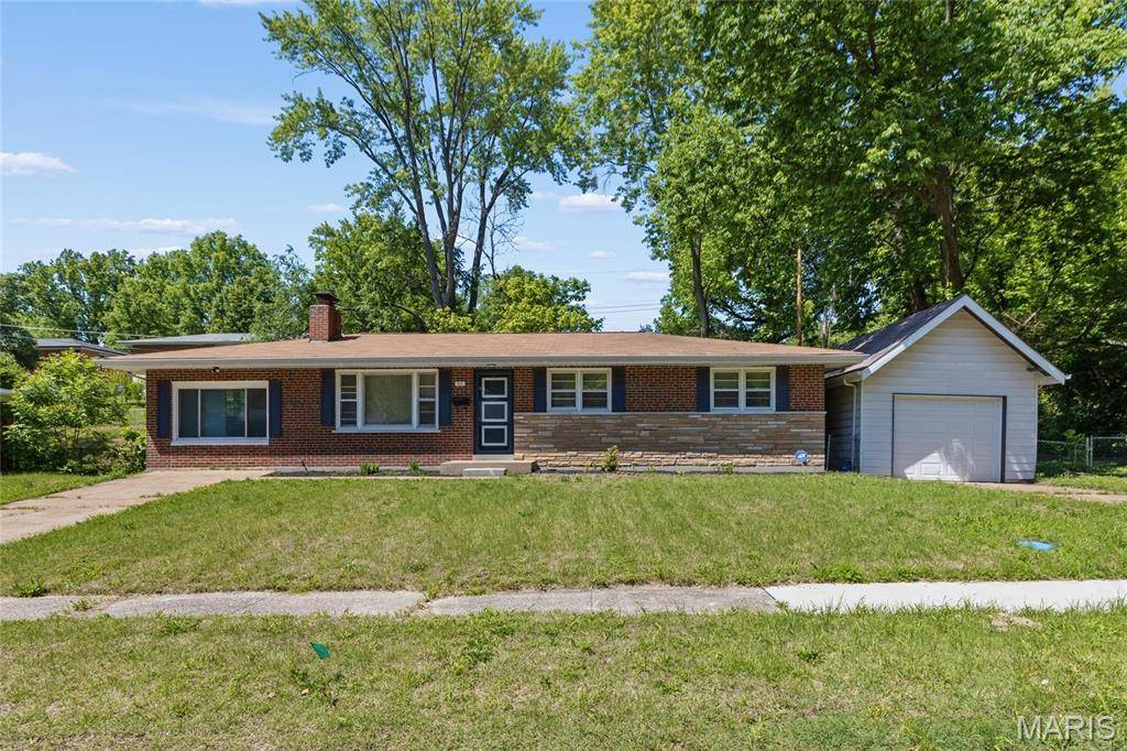 931 Thatcher AVE, Ferguson, MO 63135