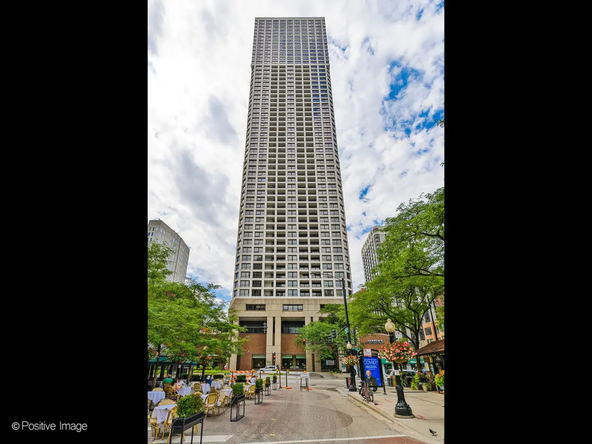 1030 N State ST #18C, Chicago, IL 60610