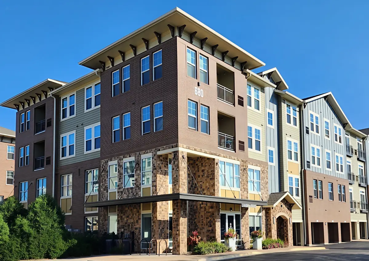 680 E Algonquin RD #1104, Schaumburg, IL 60173