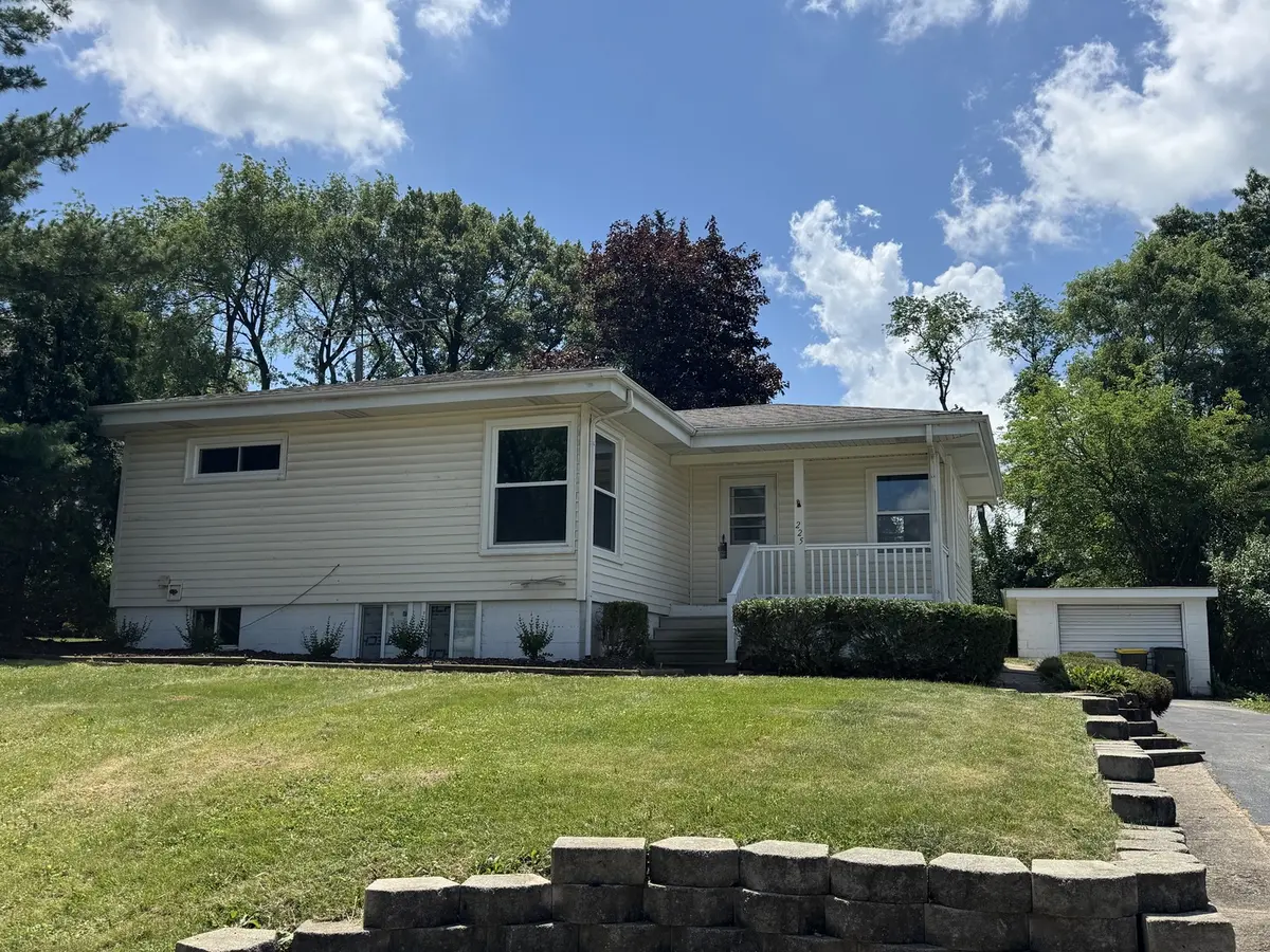 225 Panama AVE, Hampshire, IL 60140